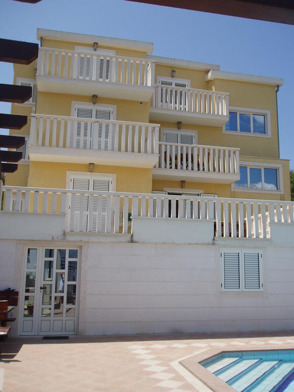 Apartments Romana Slatine Eksteriør billede